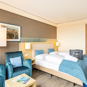 Zimmer mit Kingsize-Bett